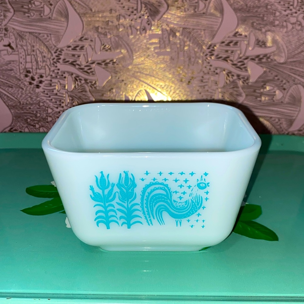 Vintage Pyrex blue Amish butter, print refrigerator dish 501 1 1/2 a cup